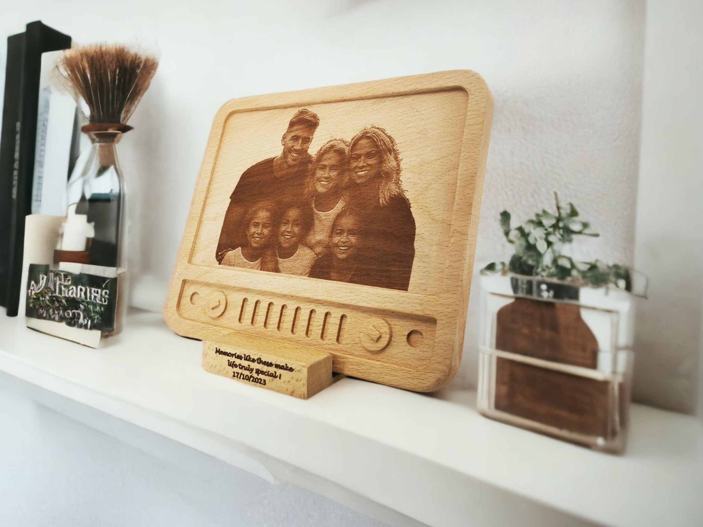 Retro TV Tasarımlı Lazerle Oyulmuş Ahşap Fotoğraf Plaketi