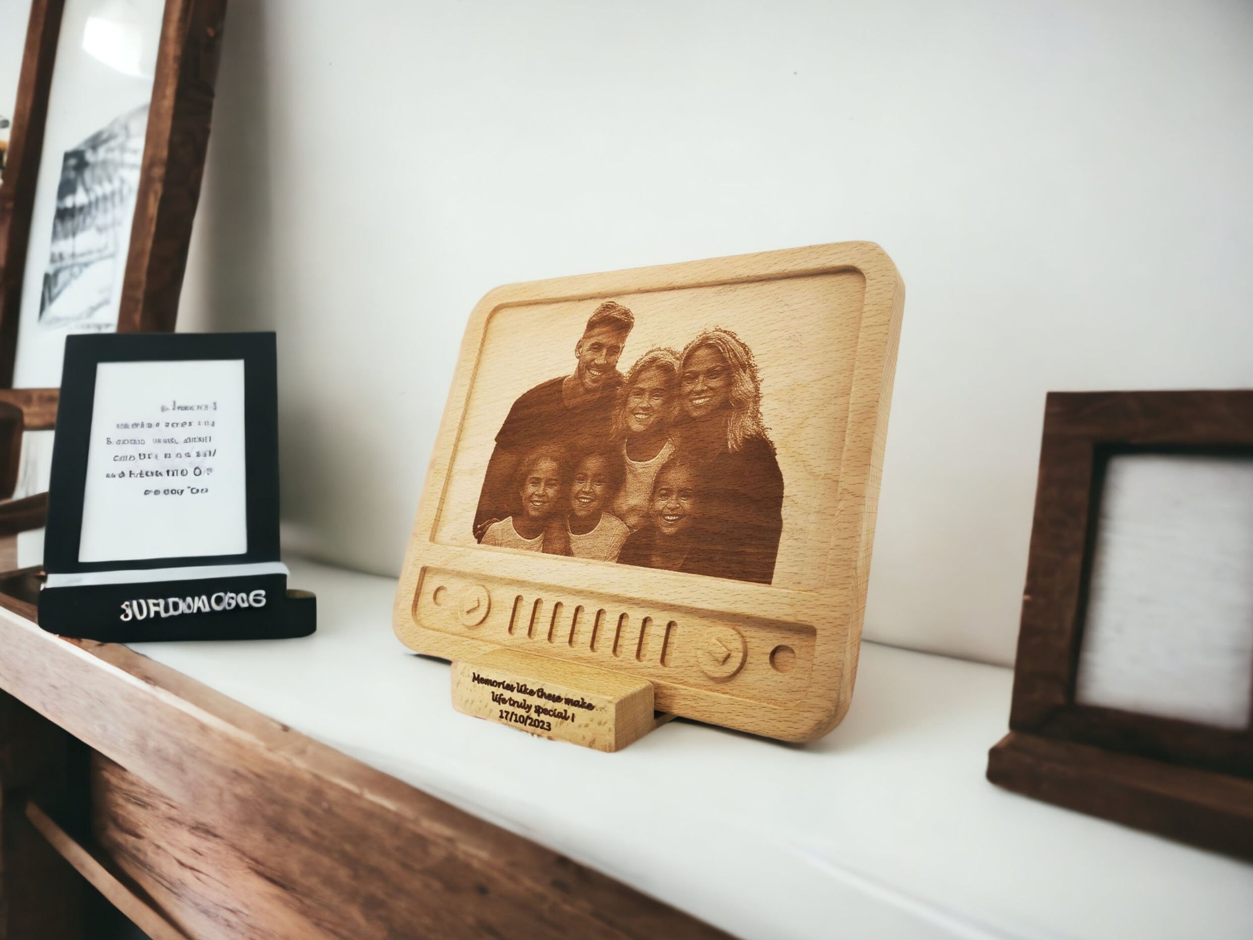 Retro TV Tasarımlı Lazerle Oyulmuş Ahşap Fotoğraf Plaketi
