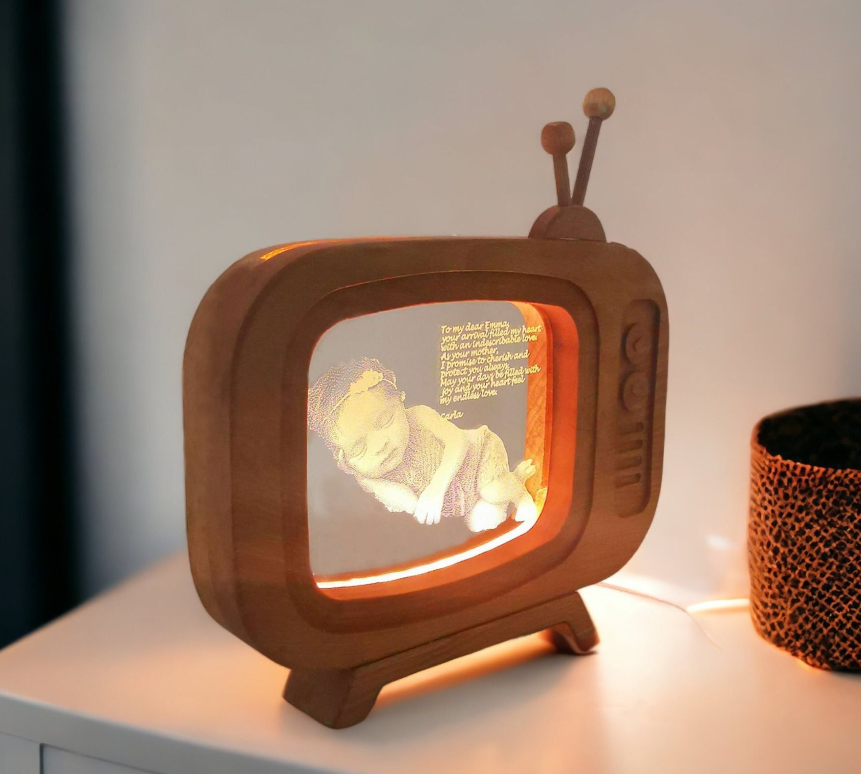 Retro Tv Görünümlü Fotoğraflı Gece Lambası