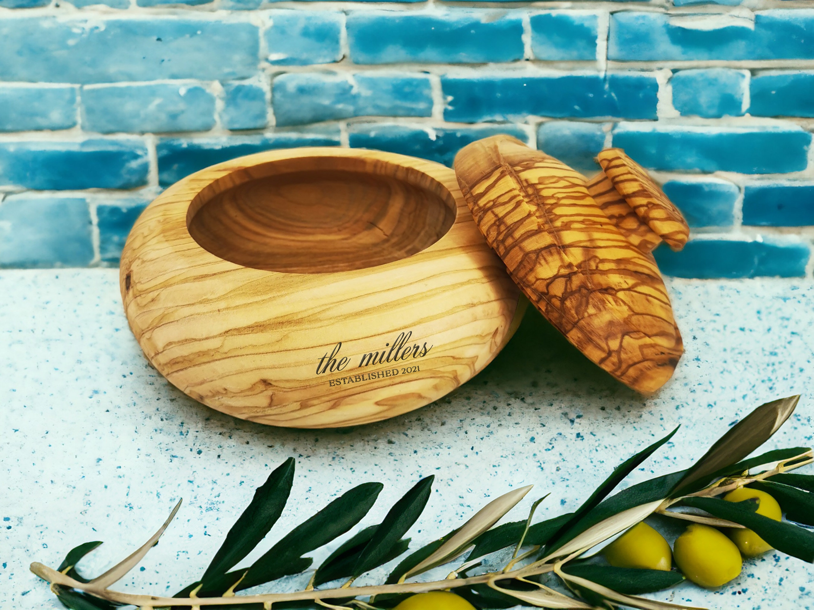 Customizable Hand-Carved Olive Wood Bowl with Lid