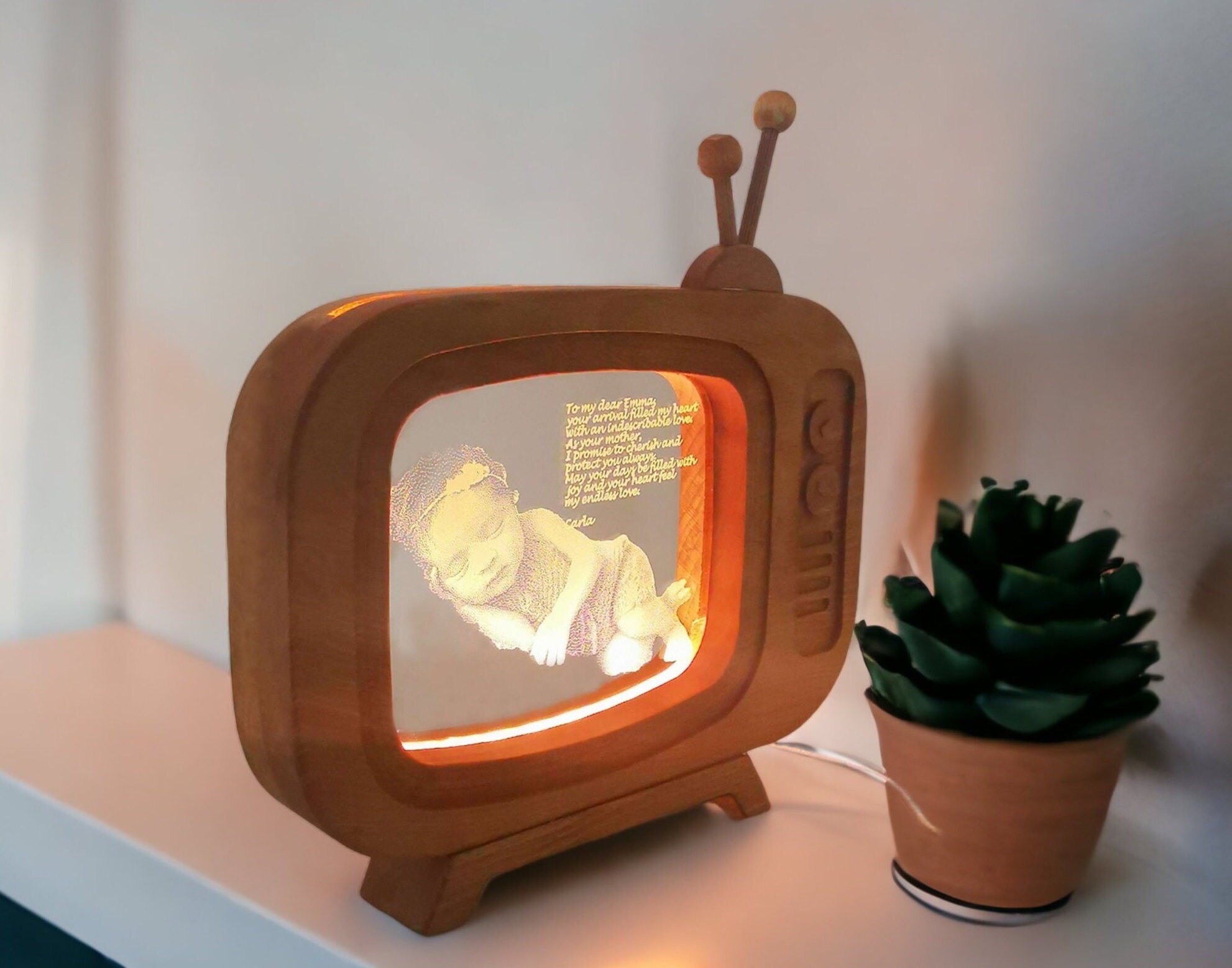 Retro Tv Görünümlü Fotoğraflı Gece Lambası