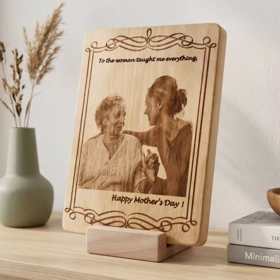 Ahşap Üzerine Kazınmış Fotoğraf